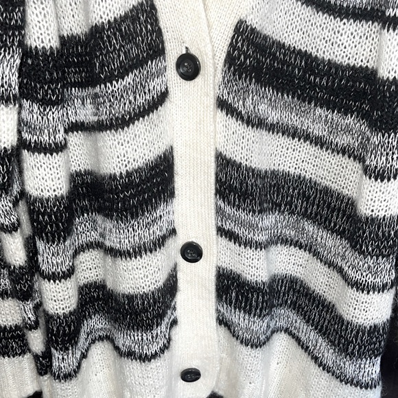 Gap Cardigan sweater. Size-XL,Crochet mesh, striped, buttoned. - Picture 3 of 4